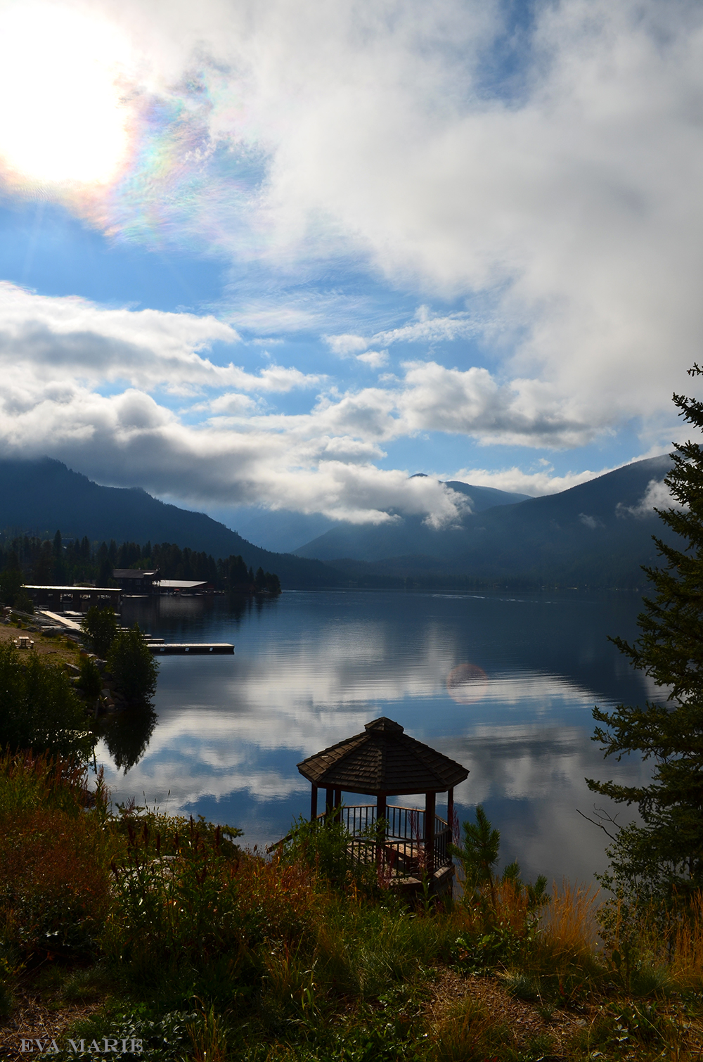 vanilla meringues with fresh peach & raspberry coulis